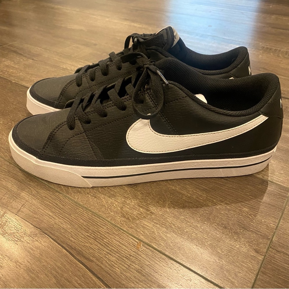 Nike Men's Black Sneakers with White Accents